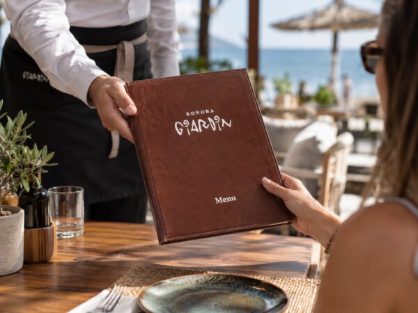 Classic Brown – kožni meni sa ušivenim koricama