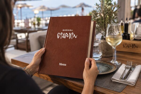 Classic Brown – kožni meni sa ušivenim koricama